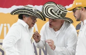 El Presidente Gustavo Petro y el exjefe paramilitar Salvatore Mancuso.