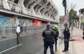 Policía haciendo presencia en el lugar.