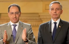 El Vicepresidente de la República, José Manuel Restrepo, y el Ministro de Hacienda, Miguel Gómez Martínez.