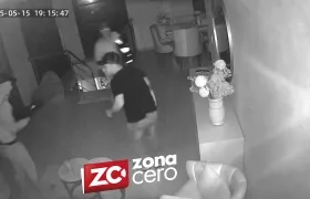 Los ladrones quedaron grabados en cámaras de seguridad del inmueble que asaltaron. 