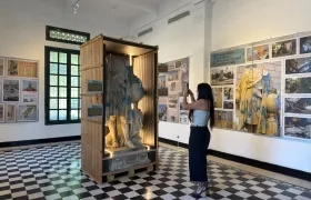 Se encuentra en el salón Magdalena, en la antigua Intendencia Fluvial.