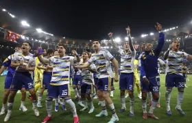 La celebración de los jugaddores de Boca tras derrotar 3–1 a Atlético Mineiro y clasificar a la final de la Copa Sudamericana.