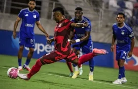 Mohamed Bolívar en el cobro de la pena máxima que puso en ventaja al Barranquilla FC.