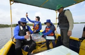 Toma de muestras y monitoreo de la calidad de las aguas marinas y costeras del Atlántico.