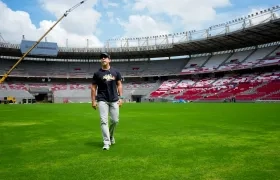 El alcalde Alejandro Char en su recorrido por el estadio Metropolitano.