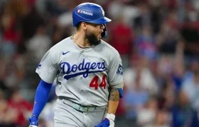 Andy Pages tras conectar un sencillo impulsador de dos carreras para los Dodgers.