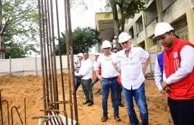 Gobernador Eduardo Verano durante la inspección de la obra. 