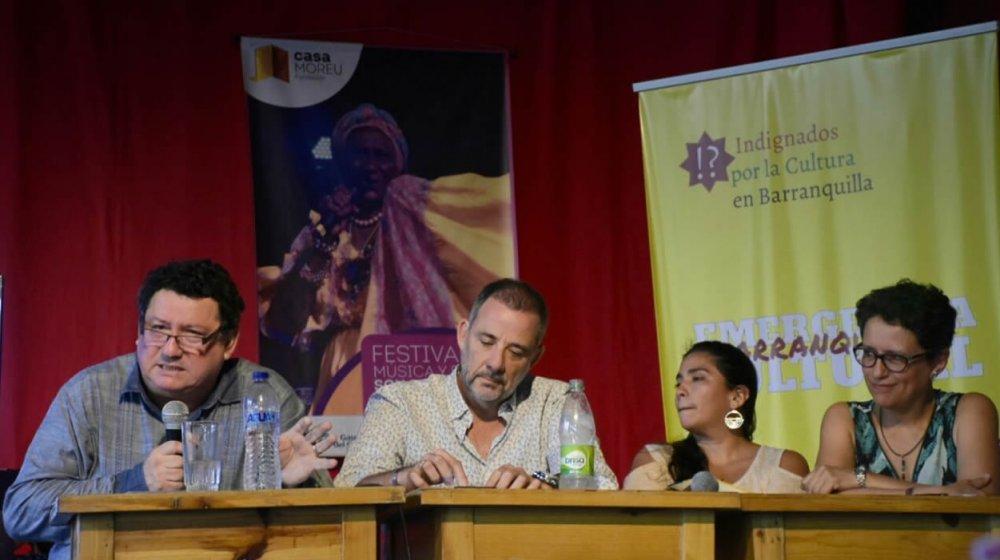 Miguel Iriarte, Juan José Jaramillo y Patricia Iriarte, durante el foro.