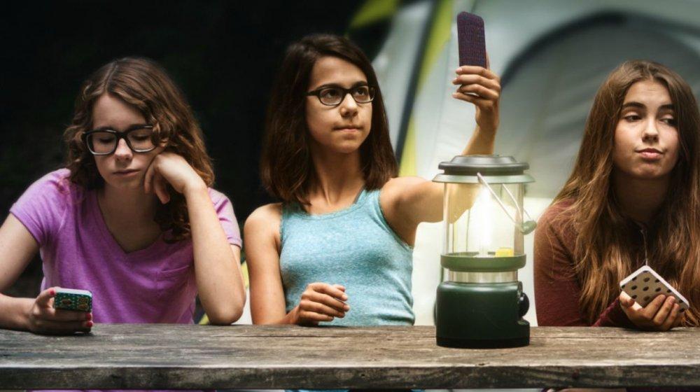 ¿Sabías que el 60% de las personas tiene el celular a la mano cuando duerme?