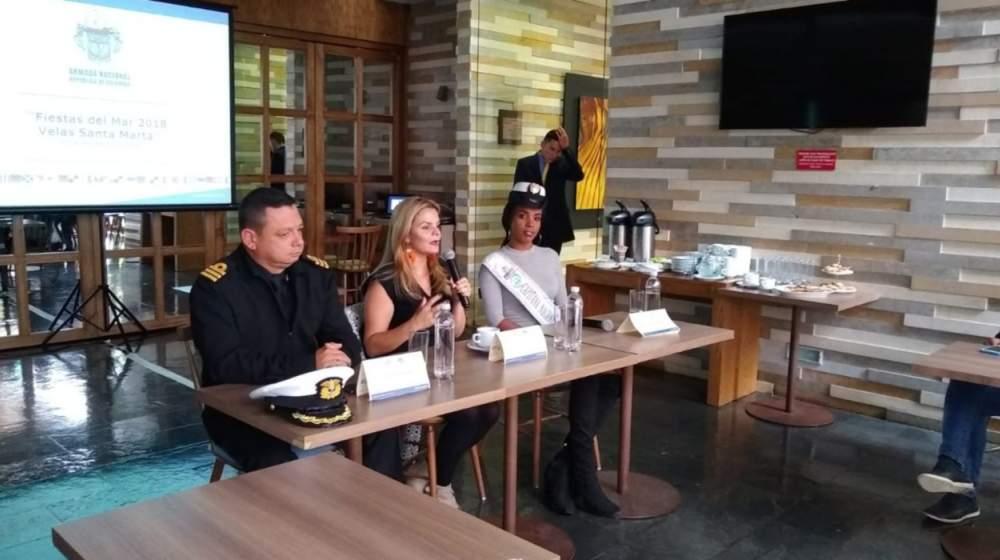 El Capitán de Puertos, Gustavo Gutiérrez, la secretaria de Cultura Diana Viveros y la Capitana Nacional del 2016 Alexandra Machado.