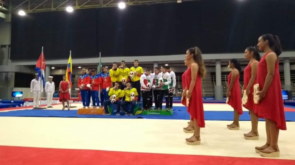 La jovenes durante la entrega de medallas de los Juegos Centroamericanos y del caribe 2018.