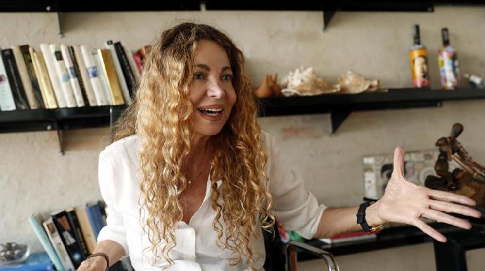 Escritora colombiana Ángela Becerra durante una entrevista con Efe en Bogotá.