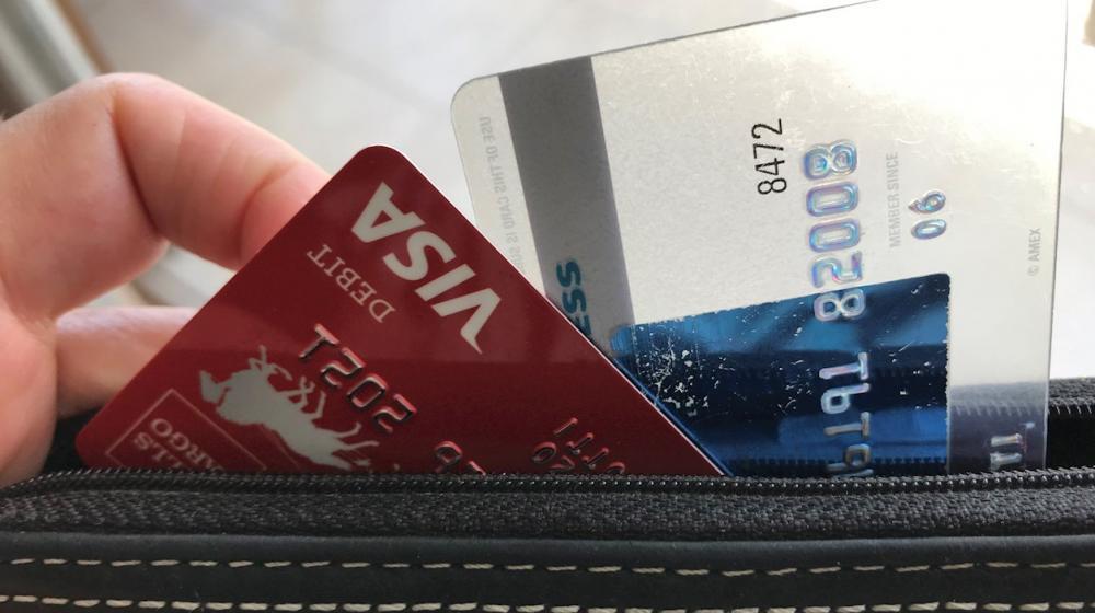 El 17 % de los consumidores encuestados de la región usó los pagos sin contacto para su última compra.