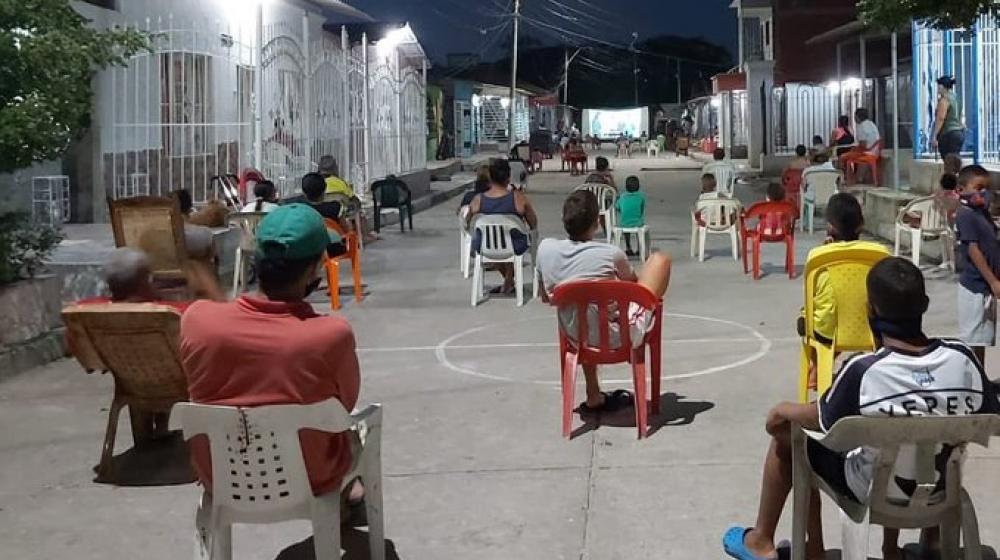 Cinevan en el barrio Rebolo.