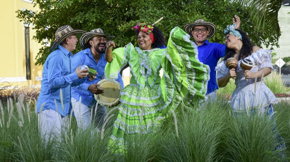 Lina Babilonia y son de Ancestros.