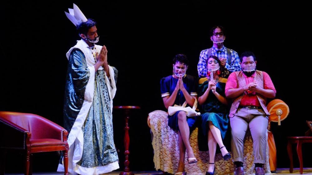 Foto de la presentación de Teatro de la EDA en la noche del jueves en la concha del Parque Metropolitano.