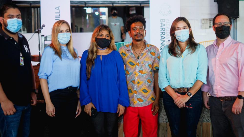 Gremios culturales con los secretarios de Cultura y Desarrollo, María T. Fernández y  Ricardo Plata, en el lanzamiento de la convocatoria.