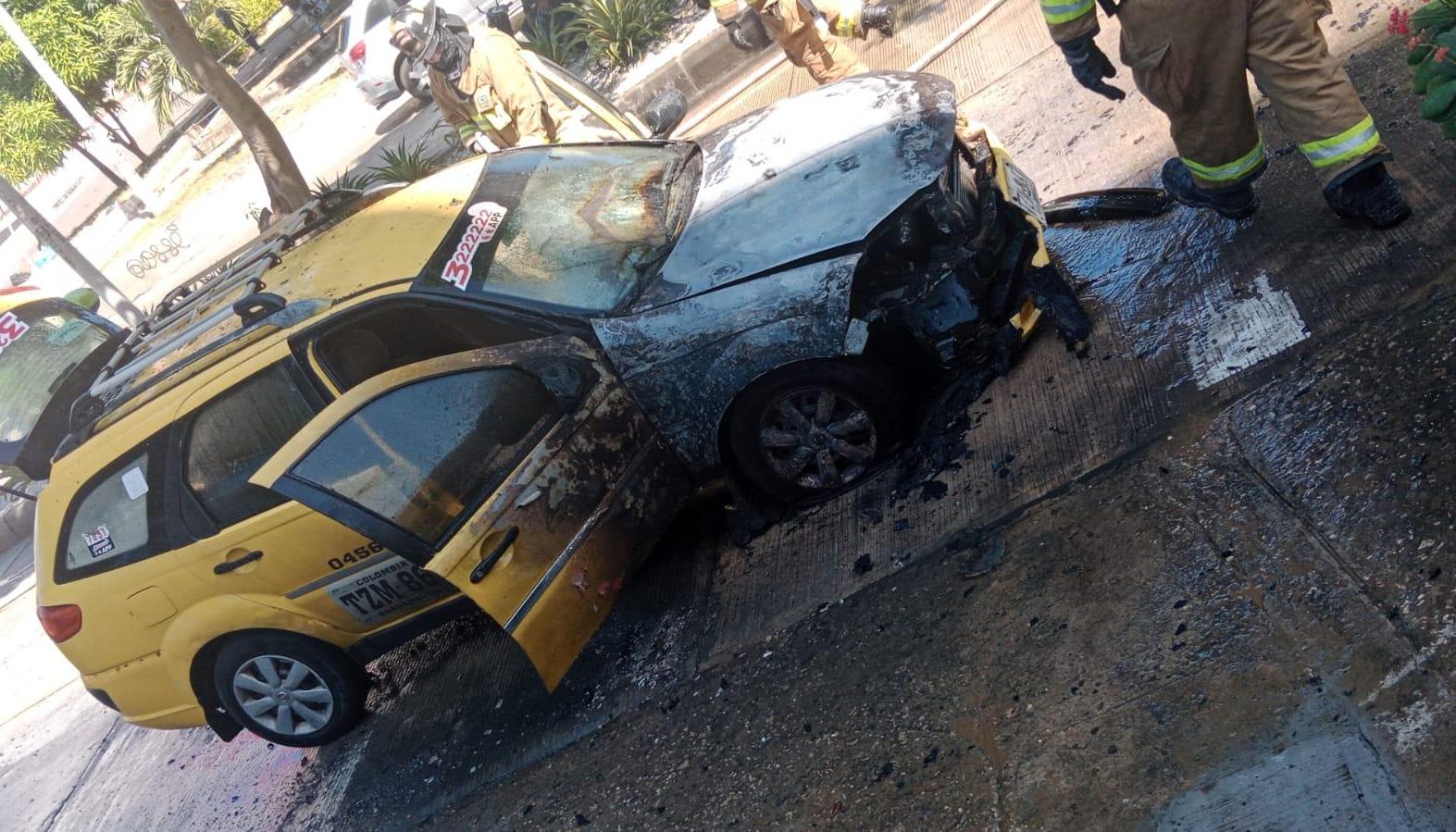 Taxi incendiado