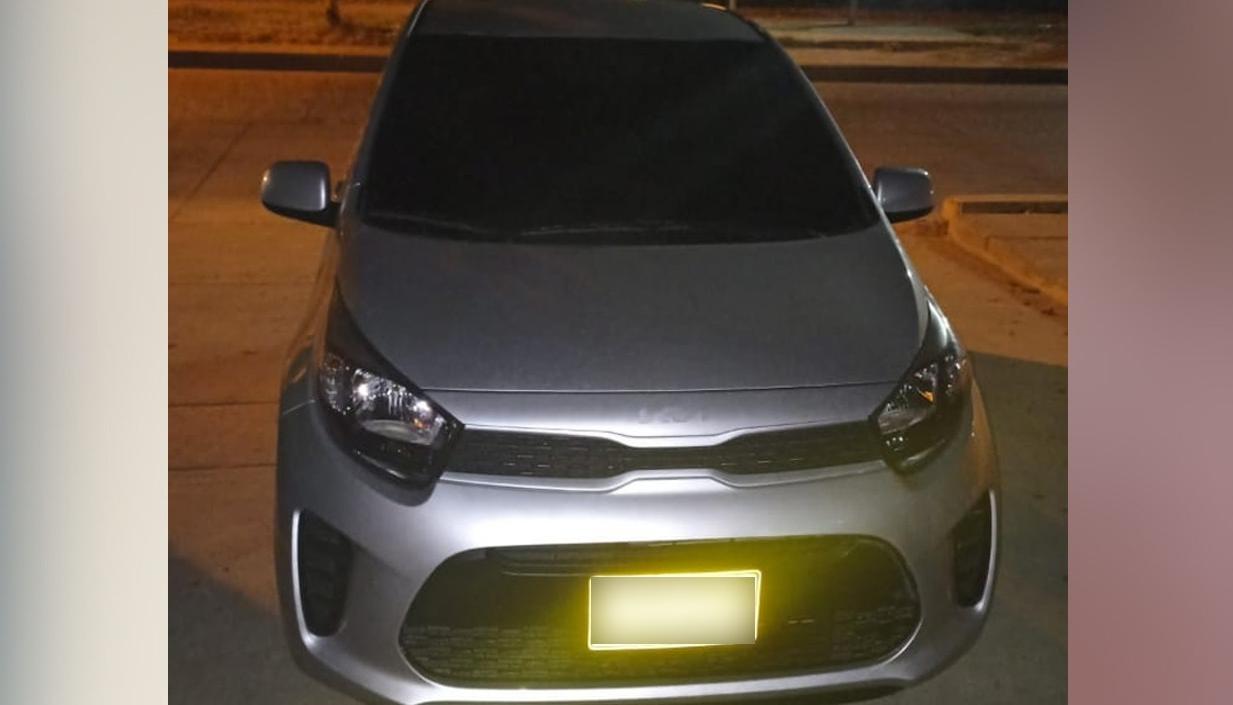 Vehículo robado en Alameda del Río y que apareció abandonado en Malambo. 