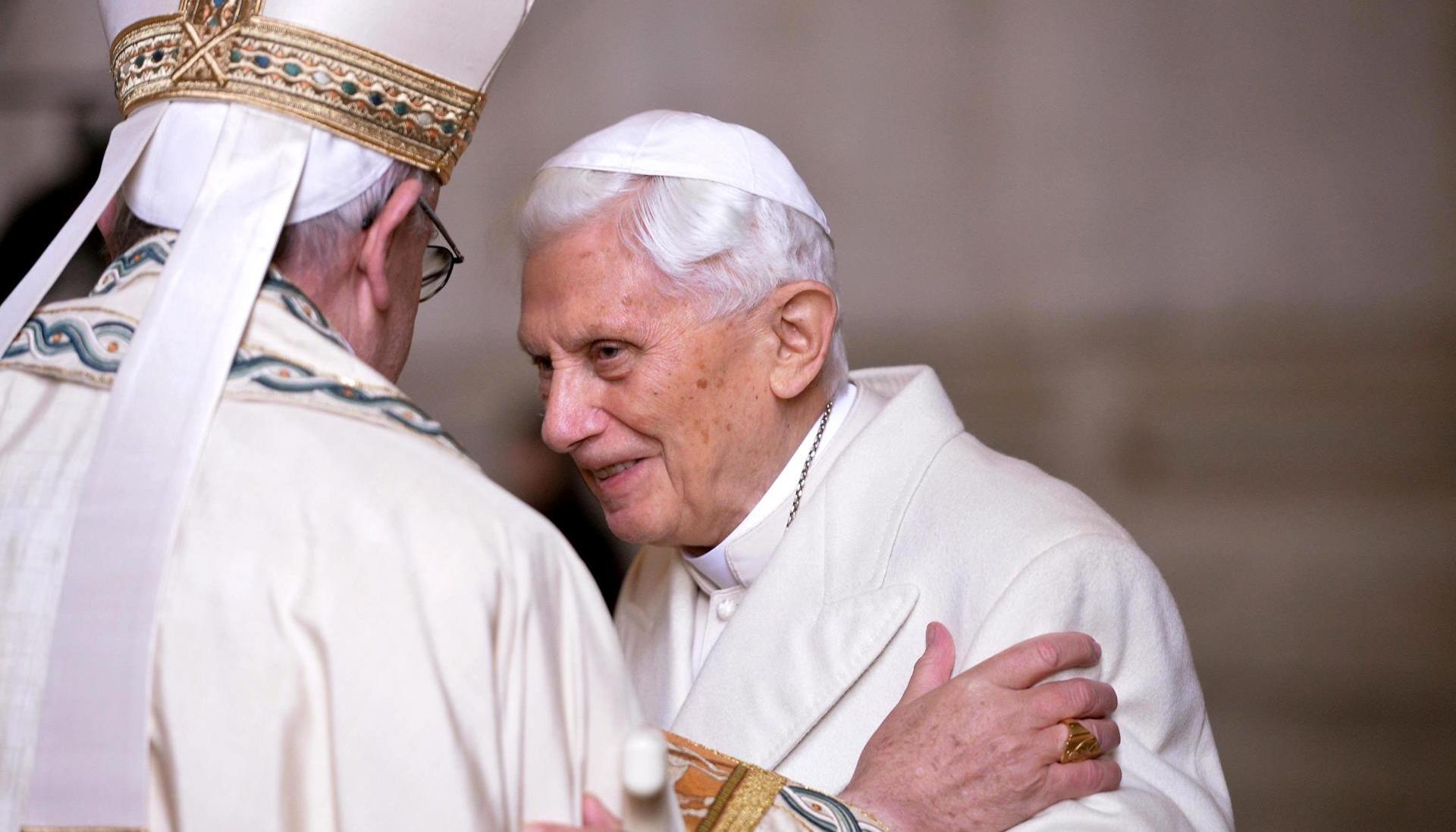 Benedicto XVI fue elegido Papa en el primer cónclave del siglo XXI (2005).