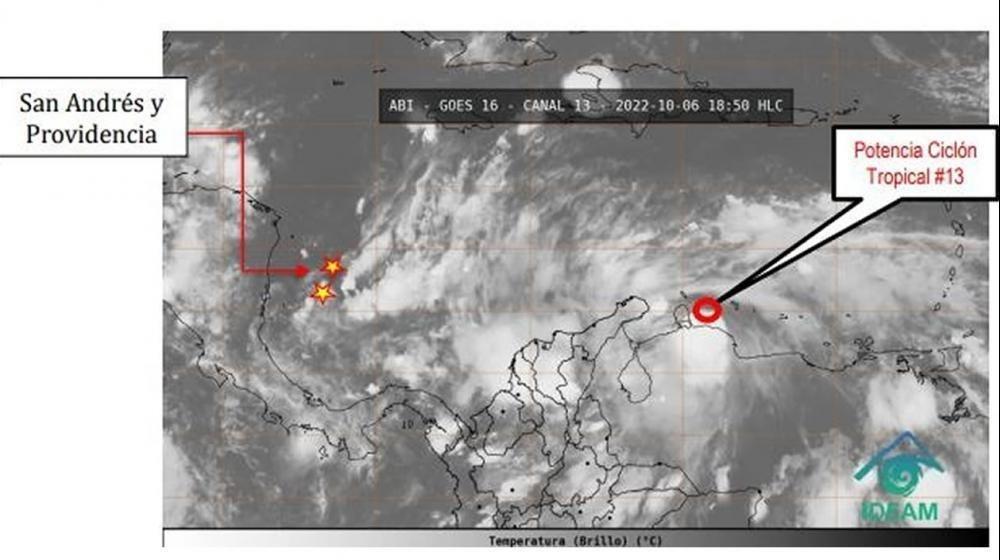 El mapa muestra la proximidad del ciclón tropical #13 al Caribe colombiano.