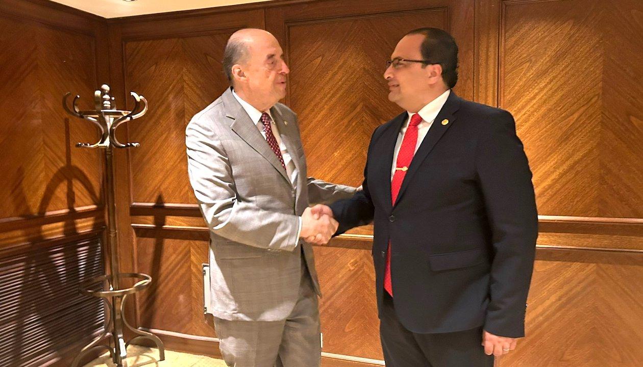 Los Cancilleres de Colombia y Guatemala reunidos hoy en Argentina.