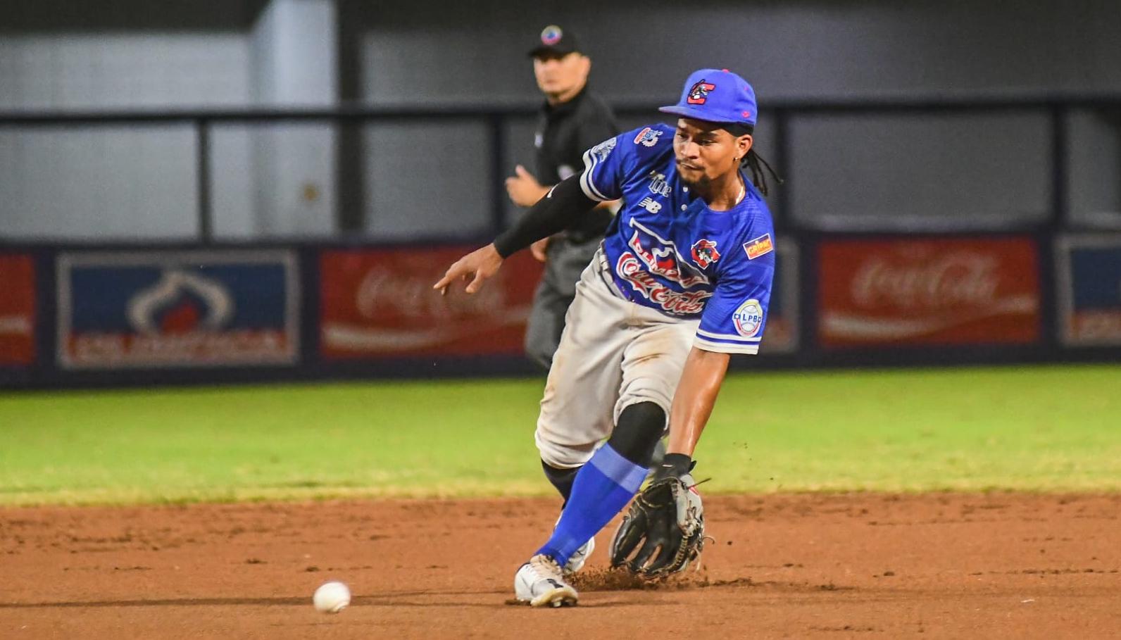 Carlos Arroyo, segunda base de Caimanes de Barranquilla. 