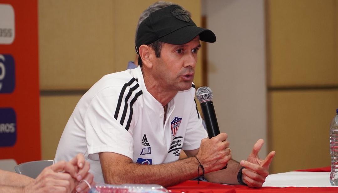 Arturo Reyes, técnico del Junior. 