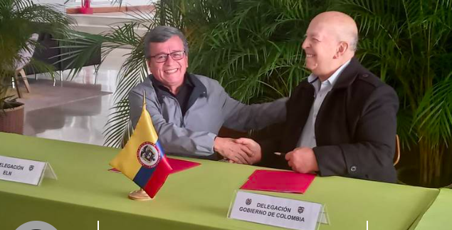 Jefe del ELN, Pablo Beltrán y Otty Patiño, negociador del Gobierno.