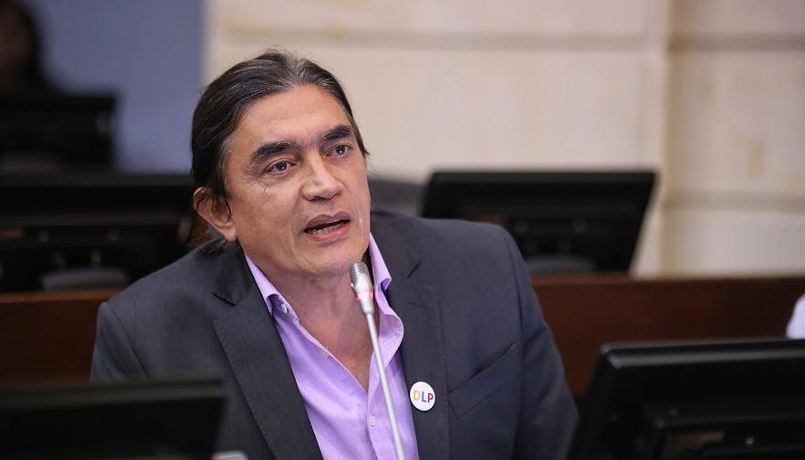 Exsenador Gustavo Bolívar.