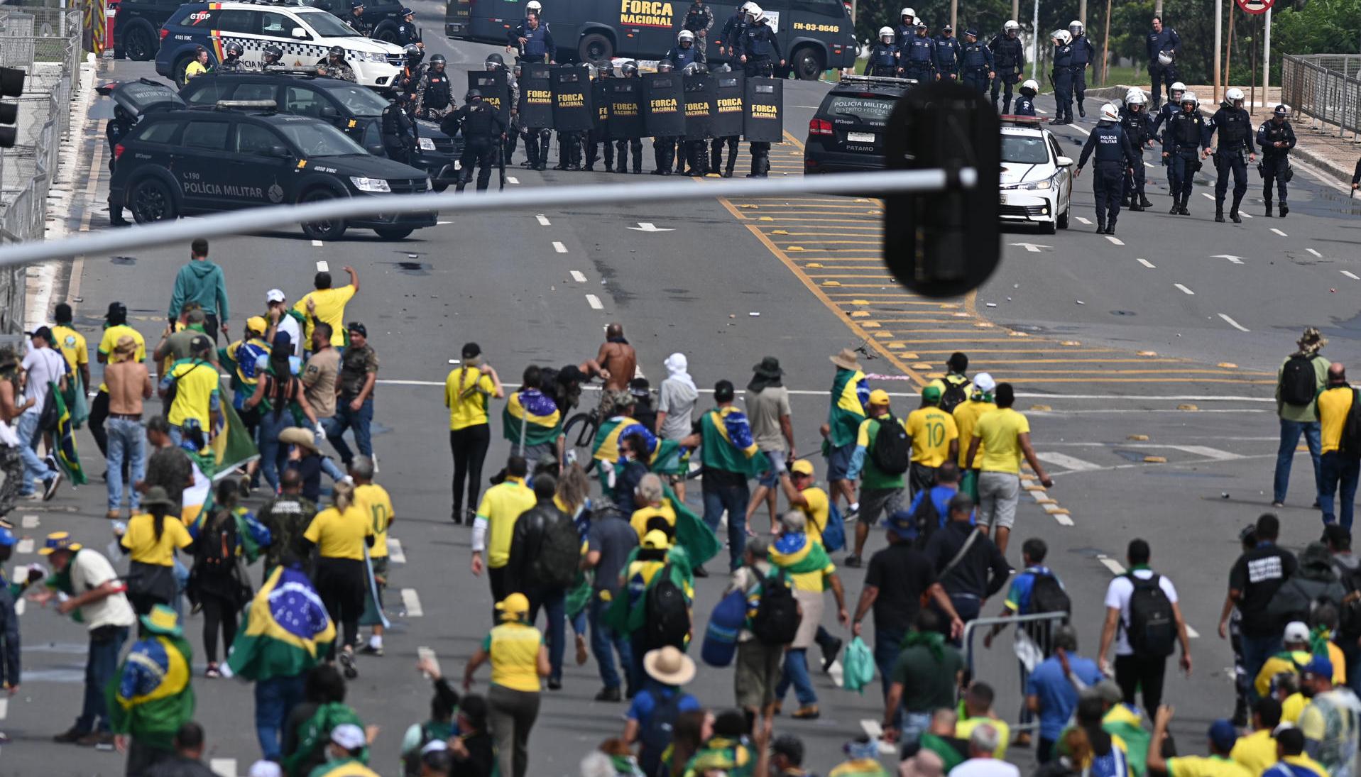 La revuelta este domingo de seguidores de Bolsonaro.