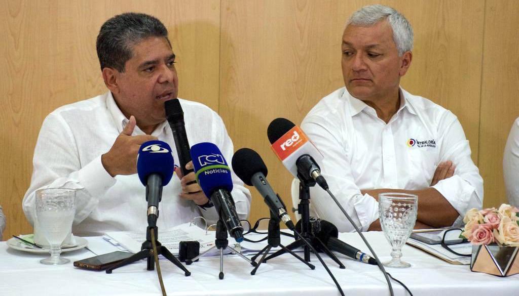 El Contralor Carlos Hernán Rodríguez explicando los alcances de los hallazgos.
