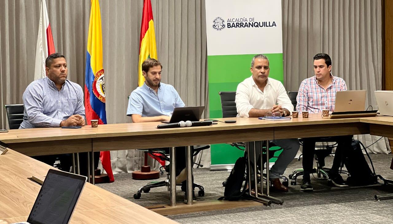 Funcionarios del Distrito y portuarios.