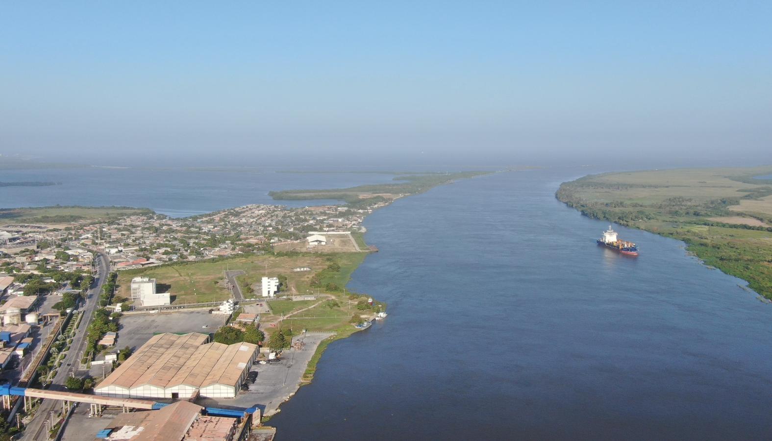 Canal de acceso al Puerto de Barranquilla.