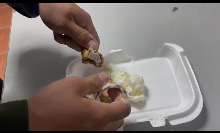 Cono de helado con base de coca.