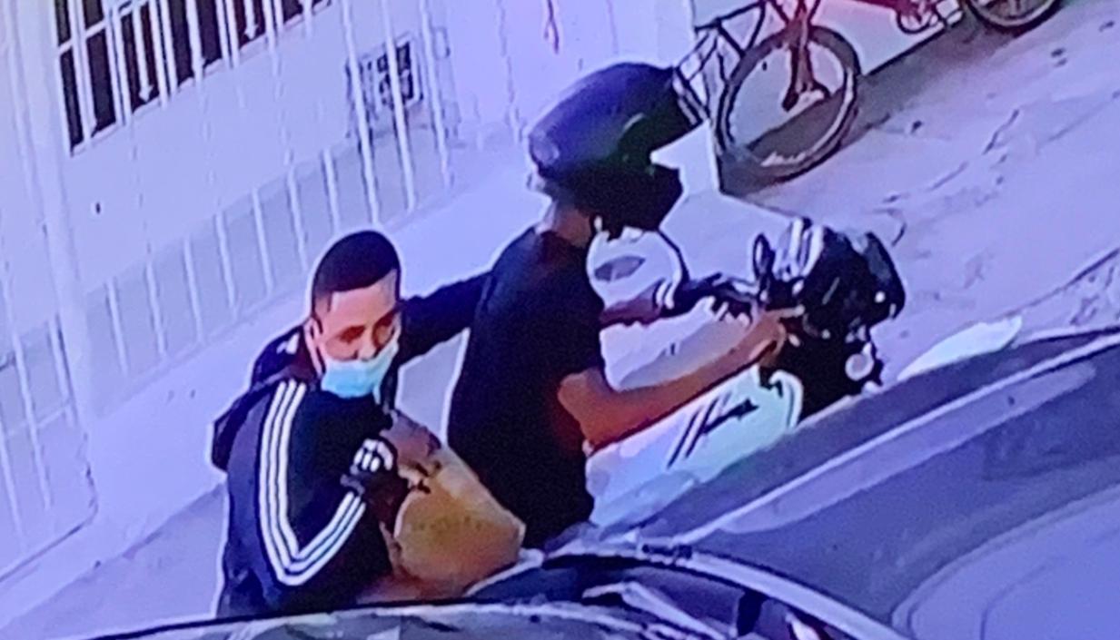 Momento en que los fleteros se daban a la huida. 