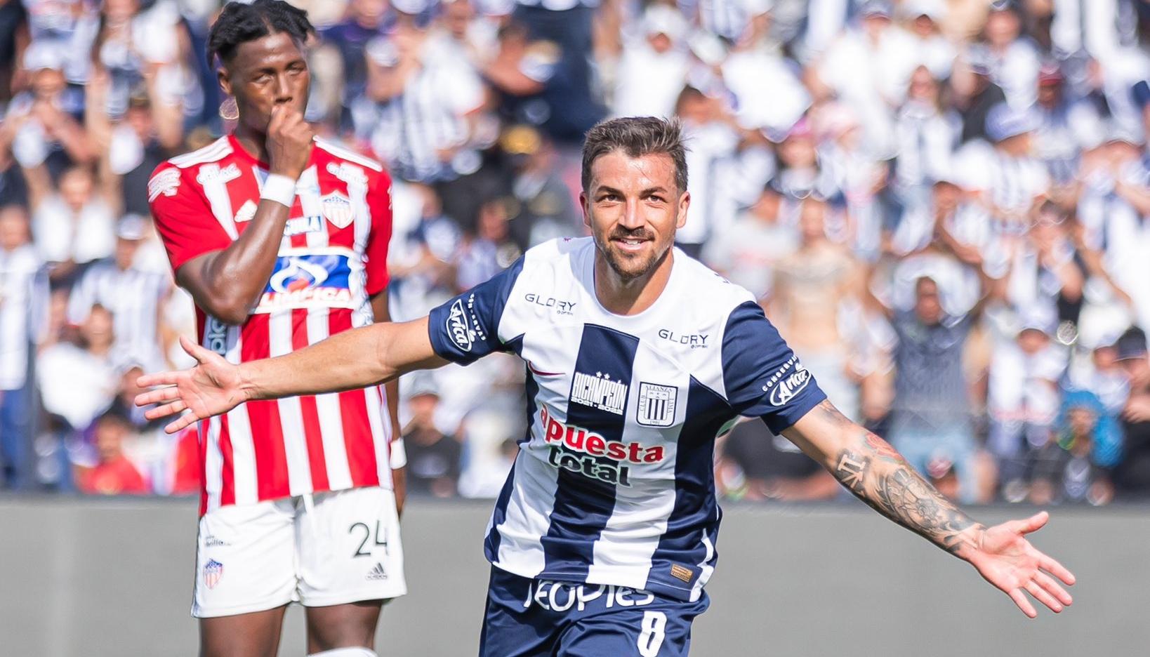 Gabriel Costa celebrando el segundo gol de los peruanos.