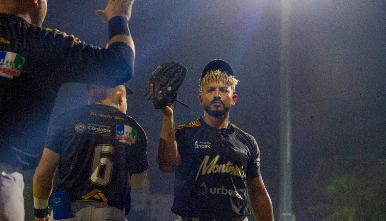 Porfirio López lanzó seis entradas para Vaqueros y fue el pitcher ganador. 
