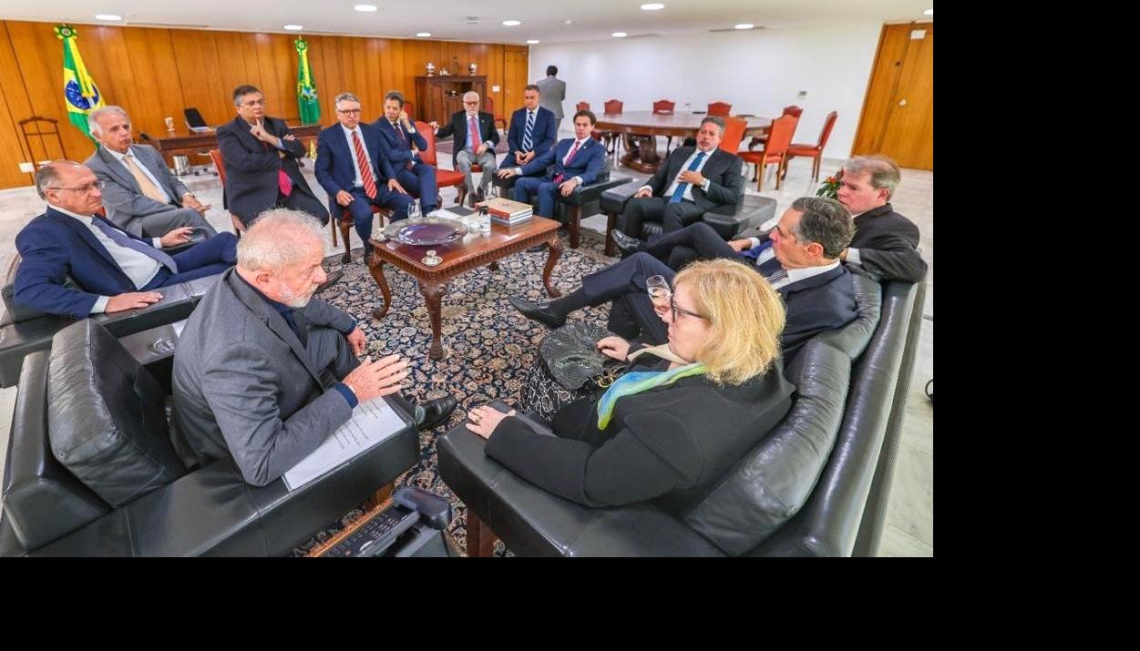 El Presidente Lula da Silva reunido con los órganos de poder.