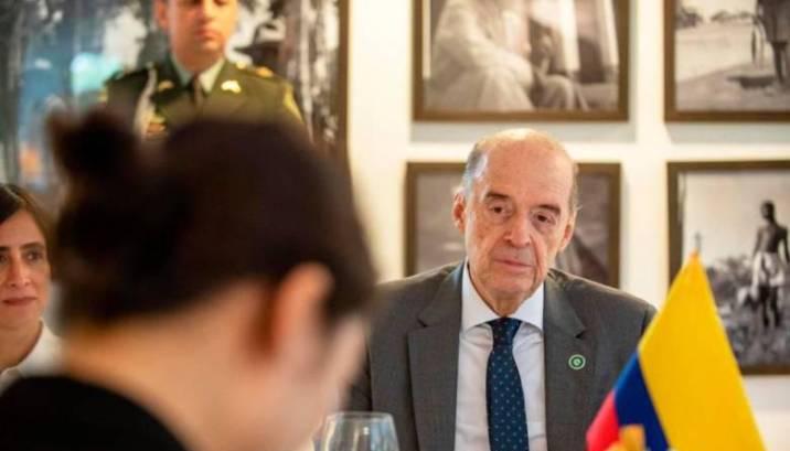 Canciller Álvaro Leyva.