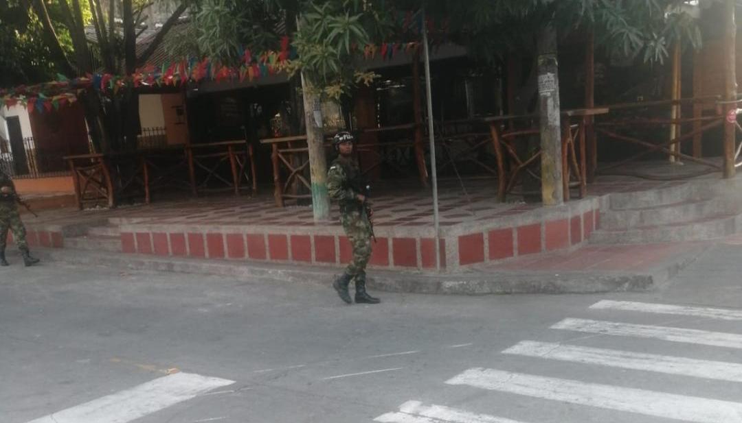 Militares hacen presencia en la 8