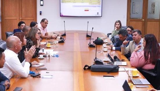 Representantes de Función Pública analizando la situación.