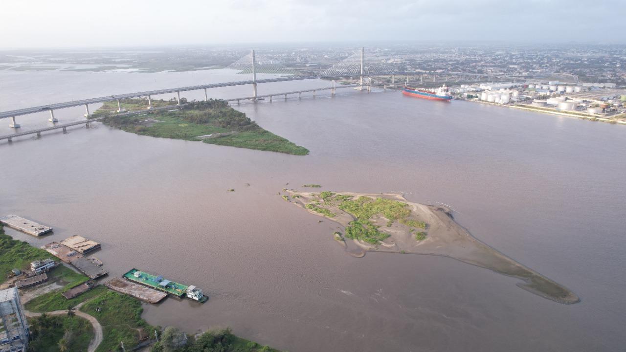 La Isla Pechuga crece sin control en la margen oriental del Puerto de Barranquilla, en la ribera de Palermo.
