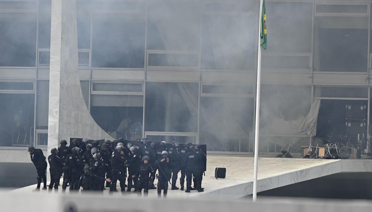 Policías antidisturbios de Brasil.