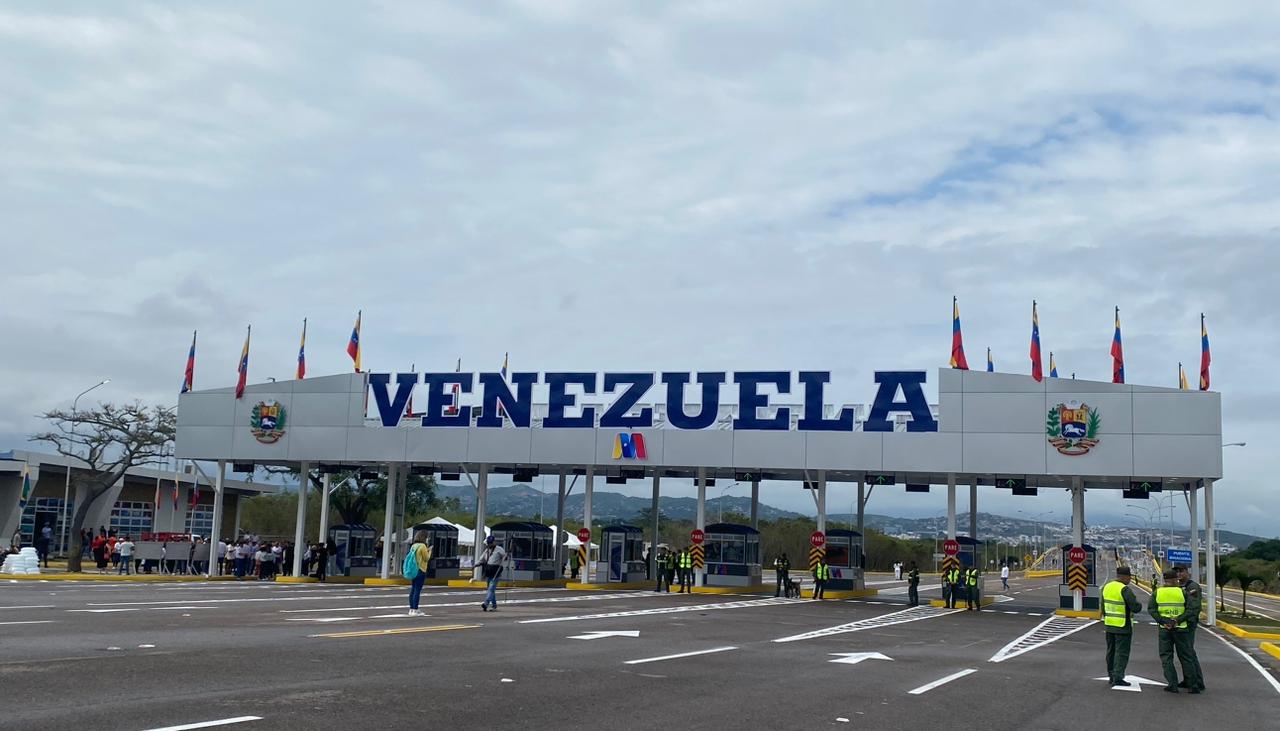 Así se encuentra el puente desde Venezuela.