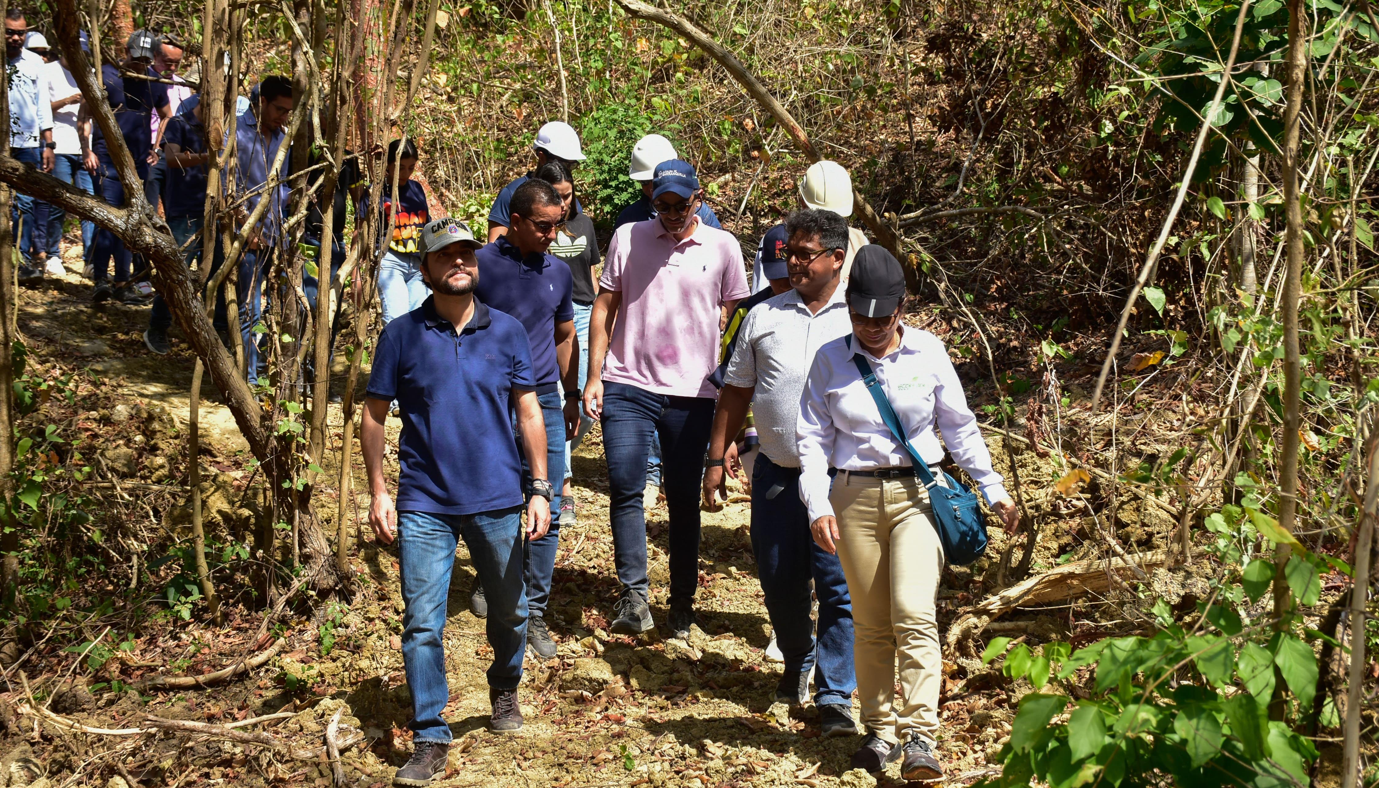 El Alcalde Jaime Pumarejo durante su inspección en las obras. 