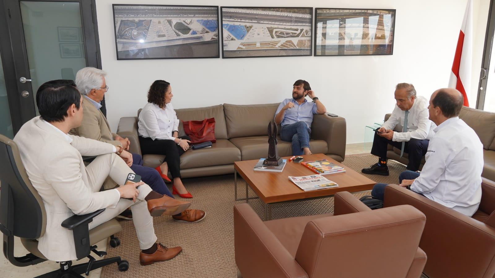 Imagen de la reunión con el gerente del Metro de Medellín.
