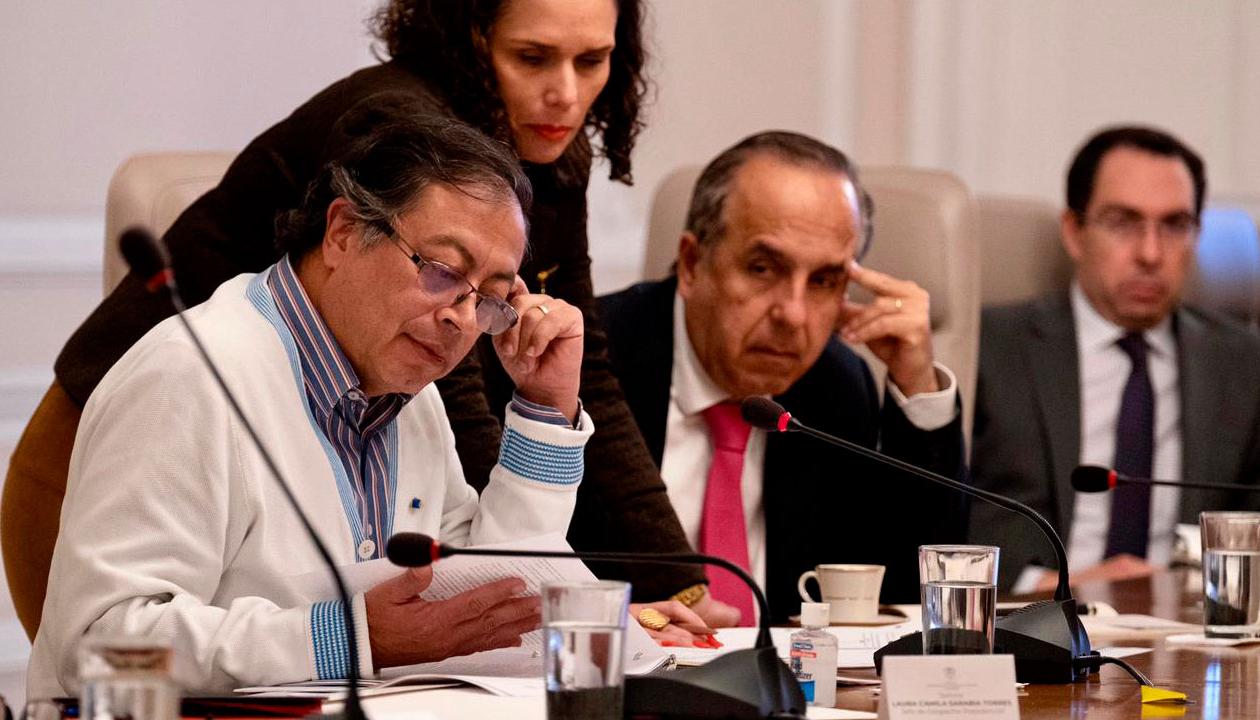 El Presidente Gustavo Petro y el Ministro de Transporte, Guillermo Reyes.