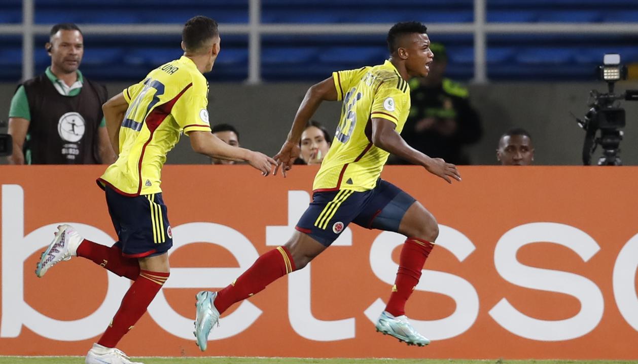 Óscar Cortés, autor de los dos goles de Colombia contra Perú.