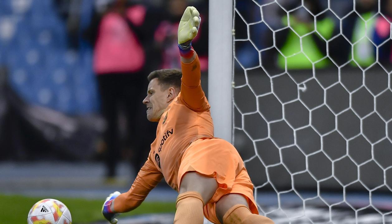 Ter Stegen atajó dos cobros en la definición desde el punto penal.